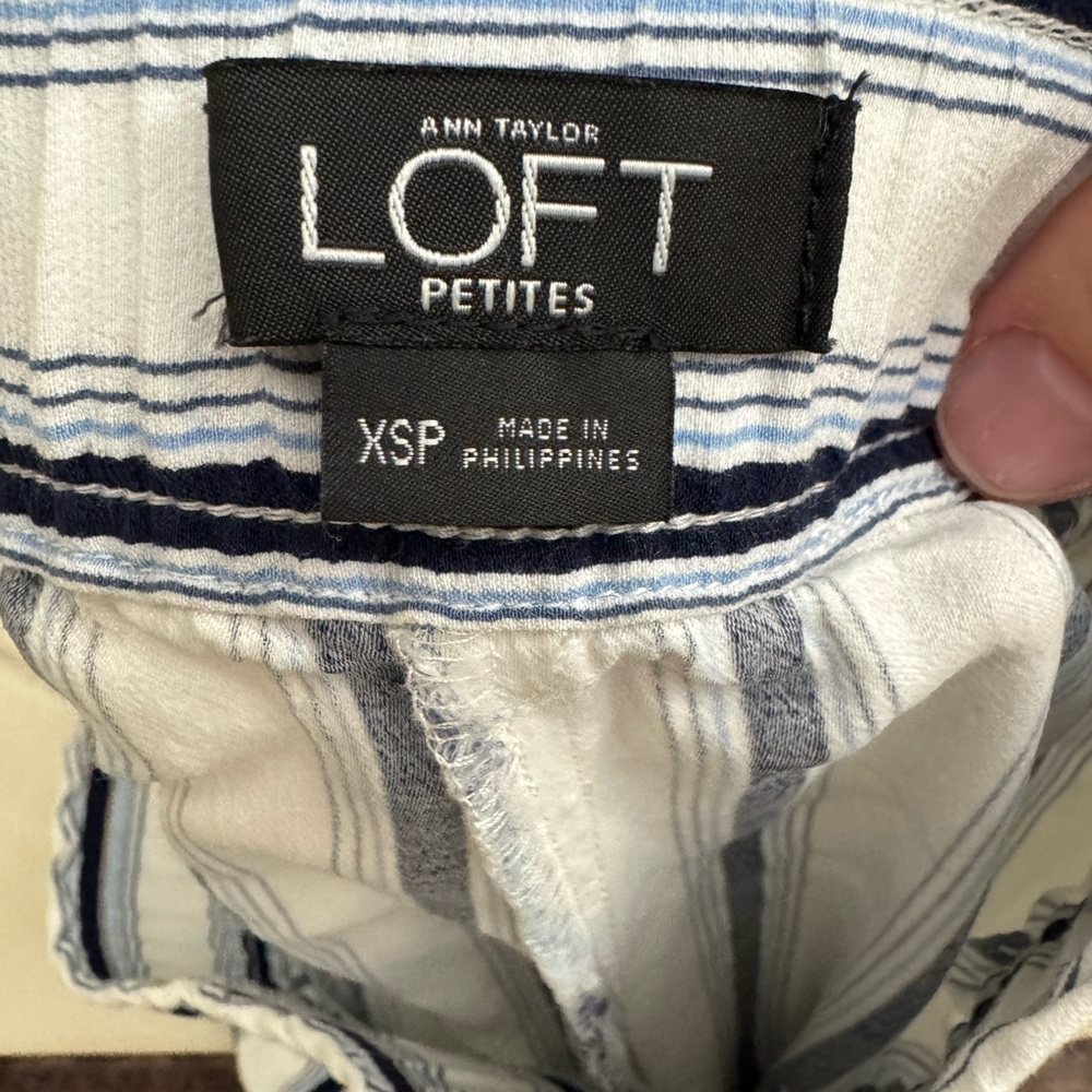 LOFT Women’s XSP Striped Wide Leg Flowy relaxed fit Pants in Navy and White - Picture 4 of 4